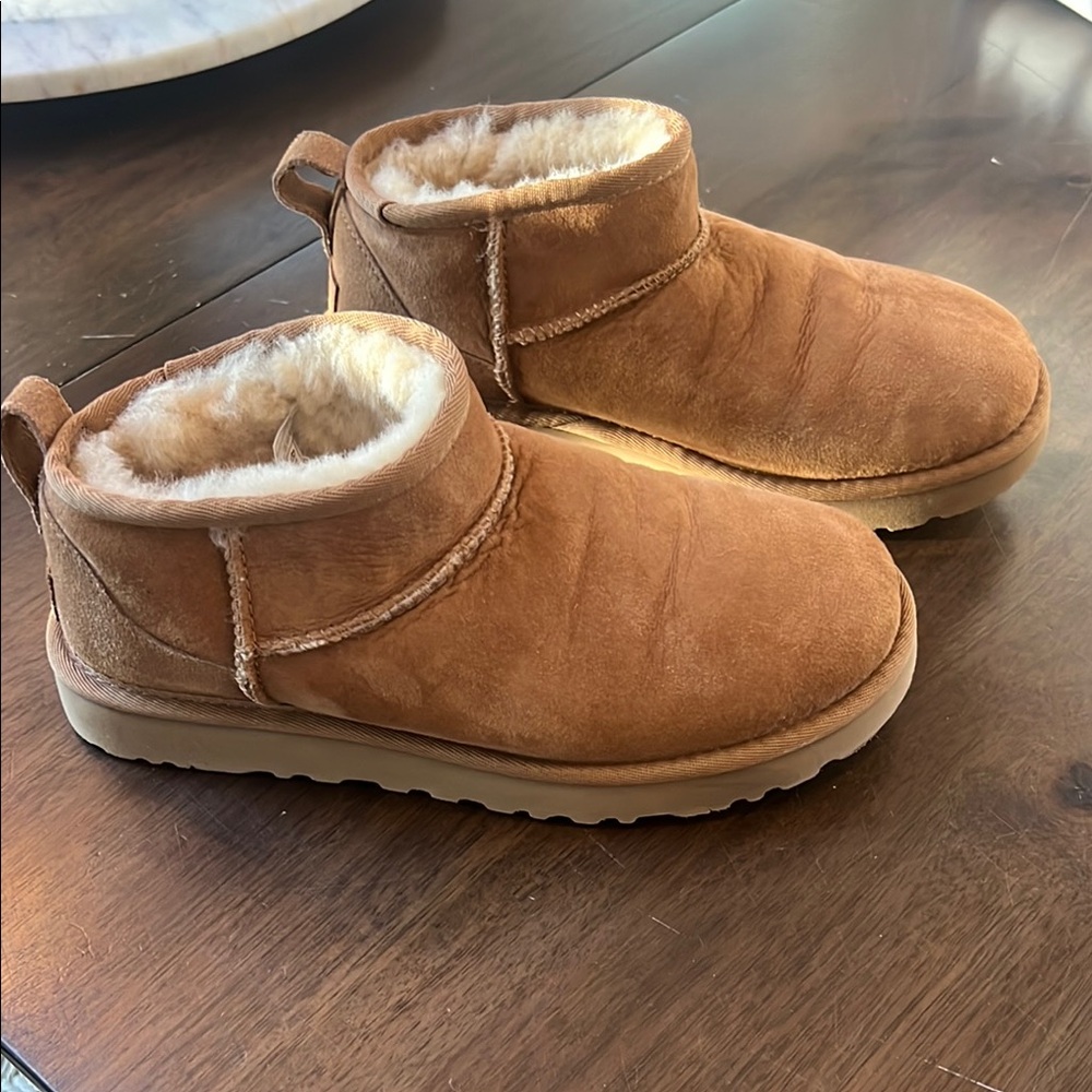 UGGs Ultra Mini Classic Boot - like new!